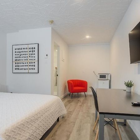 Motel Champlain Brossard Exteriör bild